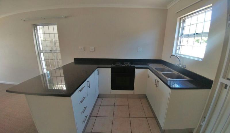 To Let 3 Bedroom Property for Rent in Somerset Ridge Western Cape